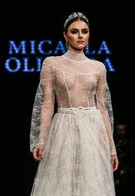 La nuova collezione di abiti da sposa di Micaela Oliveira è super sexy 5