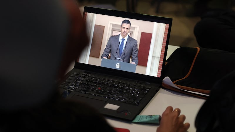 Sanchez si dimette, l’avviso della sinistra: “Anche in Italia la crisi abitativa sarà una bomba sociale”
