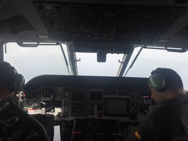 A bordo degli aerei di Frontex, a caccia di trafficanti di uomini 3