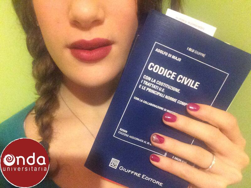 Palermo, le studentesse universitarie: "Escilo il manuale" 8