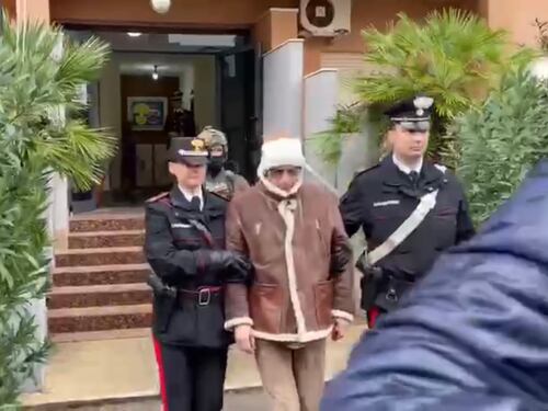 I parenti intercettati e le cartelle cliniche. I segreti del blitz su Messina Denaro
