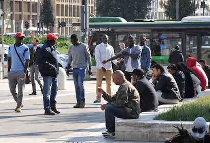 Immigrati e militari in Centrale 10
