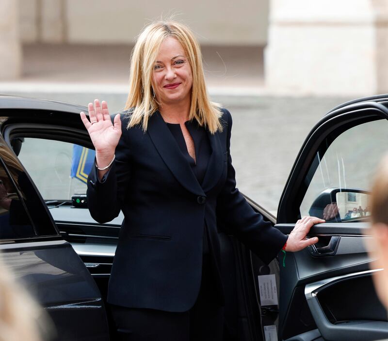Giorgia Meloni a bordo dell'auto lascia il Quirinale 9