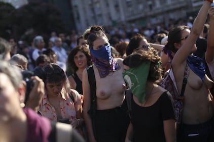 In Argentina è il "tetazo", per diffondere il topless 9