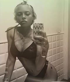 Le Donatella sexy in spiaggia 9