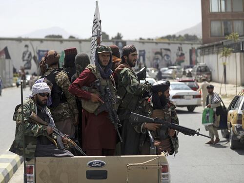 Allarme Isis e caccia alle donne: l'Afghanistan dei talebani è una polveriera