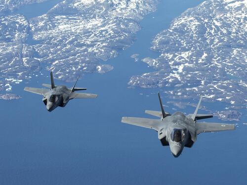 F-35, i grillini ci riprovano: "Stop agli F-35"