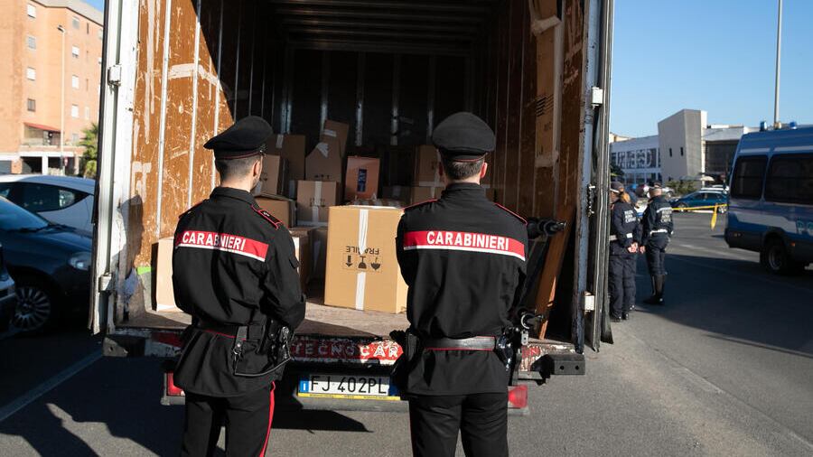 Sgomberati immobili occupati abusivamente a Ostia: sloggiati anche familiari del clan Spada