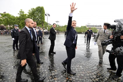 Emmanuel Macron si insedia all'Eliseo: da oggi è ufficialmente presidente 17