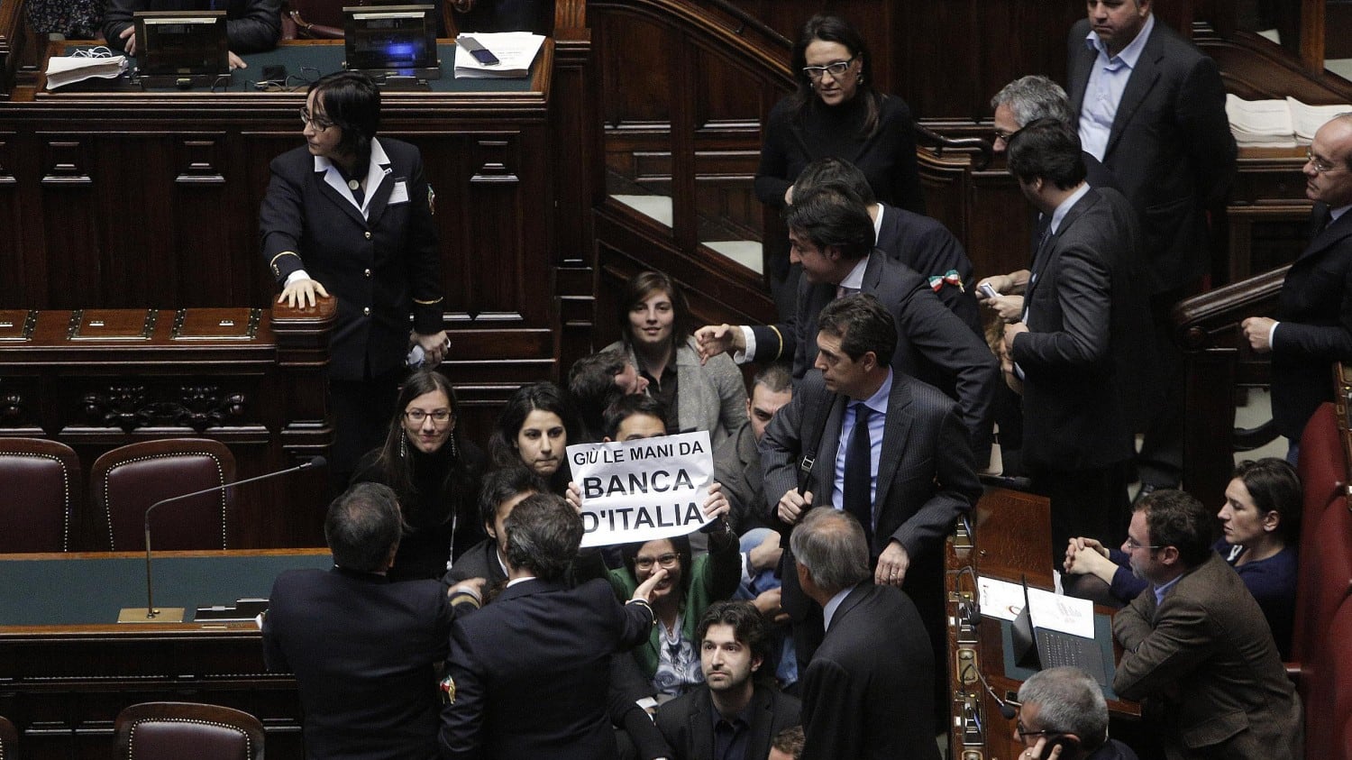Imu-Bankitalia, passa la fiducia dopo le contestazioni dei grillini