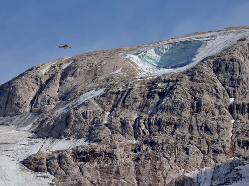 Marmolada, stop alle ricerche via terra: "Non possiamo più scavare..."