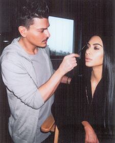 Kim Kardashian: calze a rete provocanti 29
