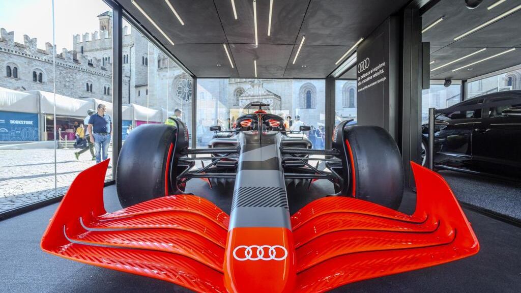 Il binomio dei quattro anelli: innovazione e bellezza. Presentata a Trento la Audi F1 Showcar