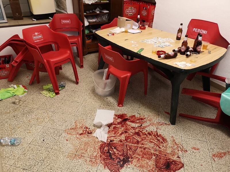 Sangue e vetri rotti, le foto choc dopo la sparatoria a Bitritto 1