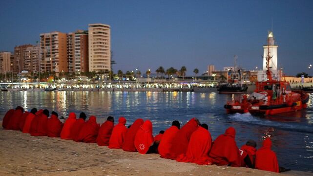 La Spagna accoglie la nave Ong carica di migranti