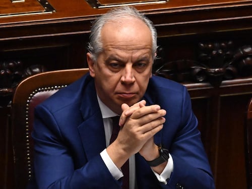 Sicurezza, arrivano i due via libera alle nuove norme: il sì del Senato e l'ok del Quirinale. Meloni vede Vance