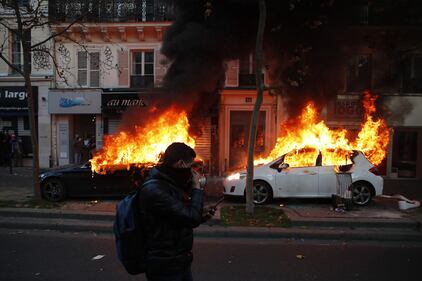 Manifestazioni e incidenti in Francia: le immagini delle proteste 5
