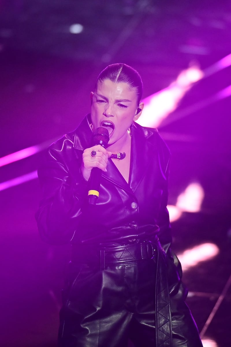 Sanremo 2024: ecco il look della finalissima del Festival di Emma 9