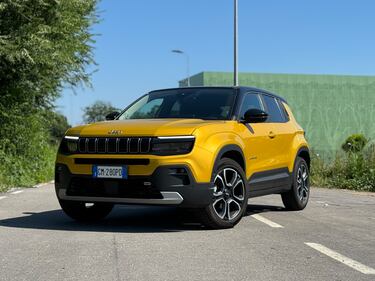 Jeep Avenger 1.2 Summit: guarda la gallery del B SUV a benzina 2