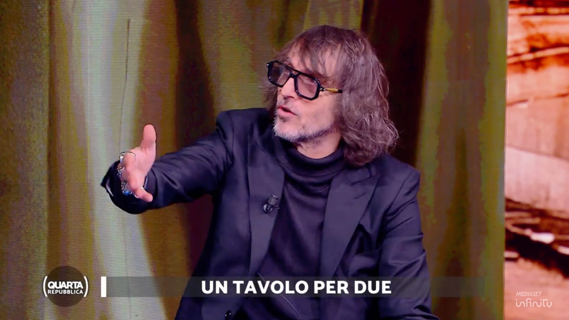 "Peggo i centri sociali o un teatro?". Cruciani smonta Gassmann