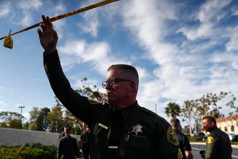 Sparatoria in una chiesa della California, arrestato un uomo di 60 anni 8
