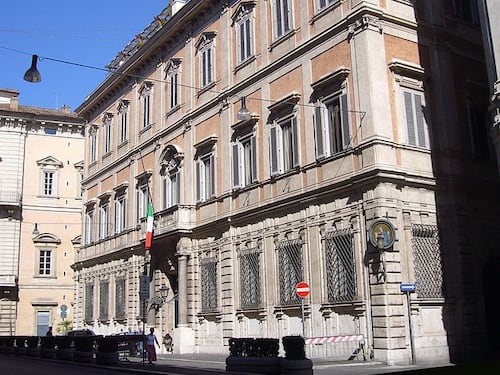 Palazzo Grazioli addio: Berlusconi si sposta nella villa sull'Appia