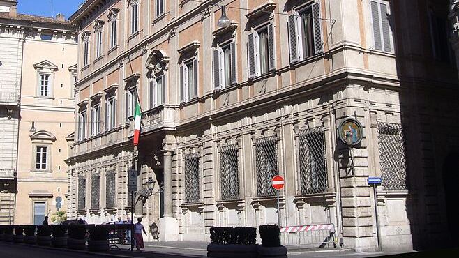 Palazzo Grazioli addio: Berlusconi si sposta nella villa sull'Appia