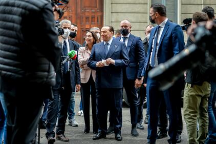 Berlusconi vota a Milano 10