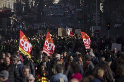 Francia, proteste contro la riforma delle pensioni 7