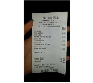Lo scontrino del salasso: paga un litro di Coca Cola 8 euro 1