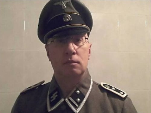 Il vigile con la divisa da Ss è stato assolto in appello. Ecco le motivazioni