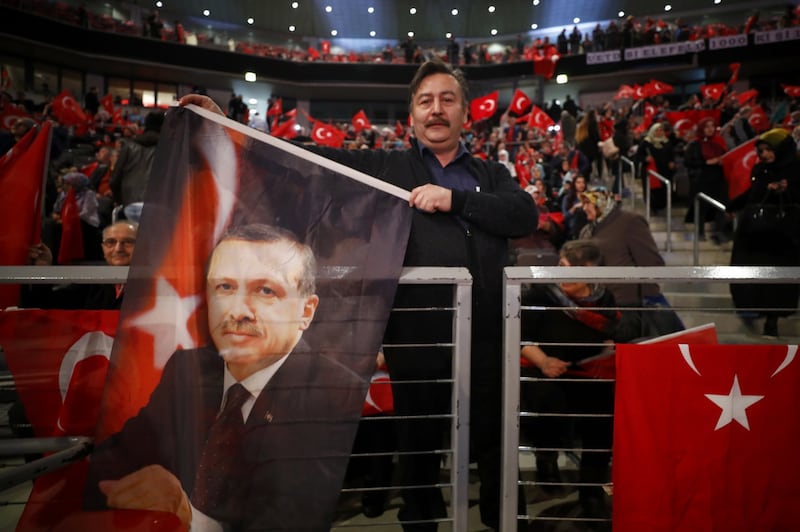 Il primo ministro turco parla alla folla a Oberhausen 11
