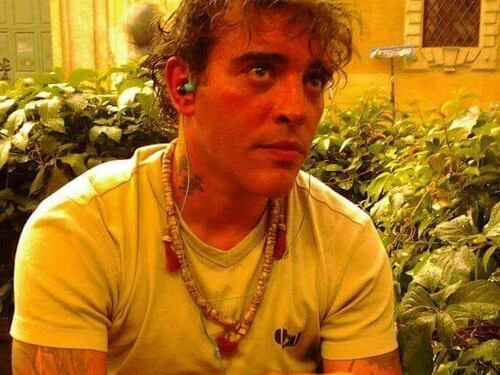 Artista di strada attaccato dal "Conte Nero", nipote di Papa Pio II