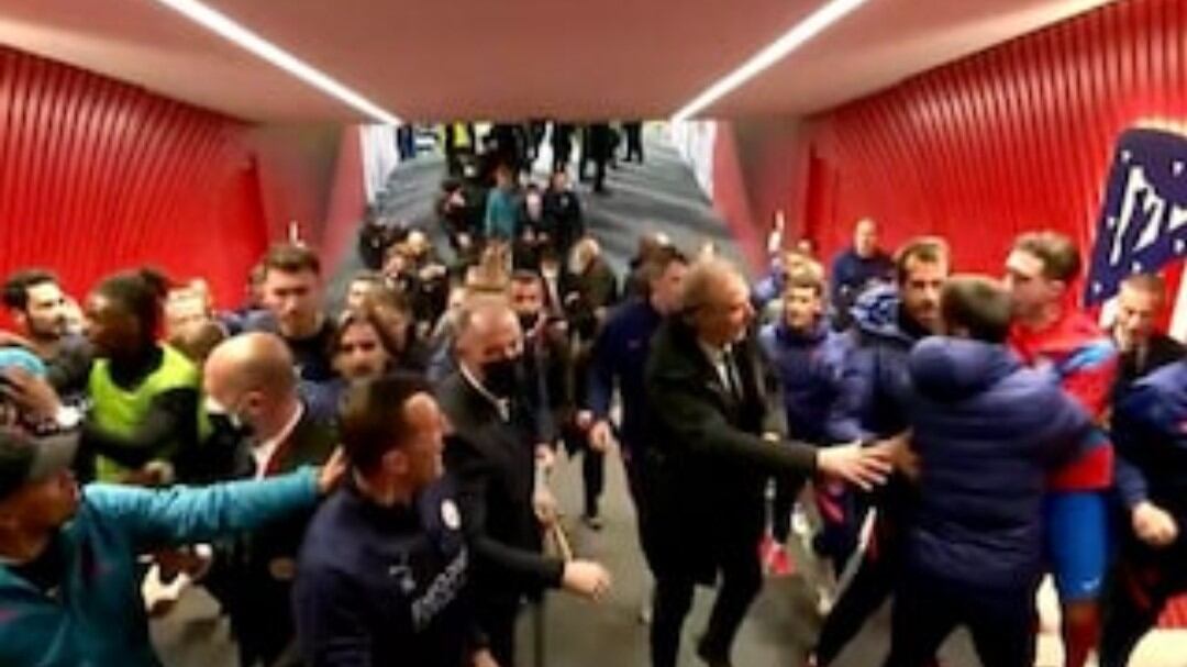 Insulti, spinte, sputi: cosa è successo negli spogliatoi dopo Atletico Madrid-Manchester City