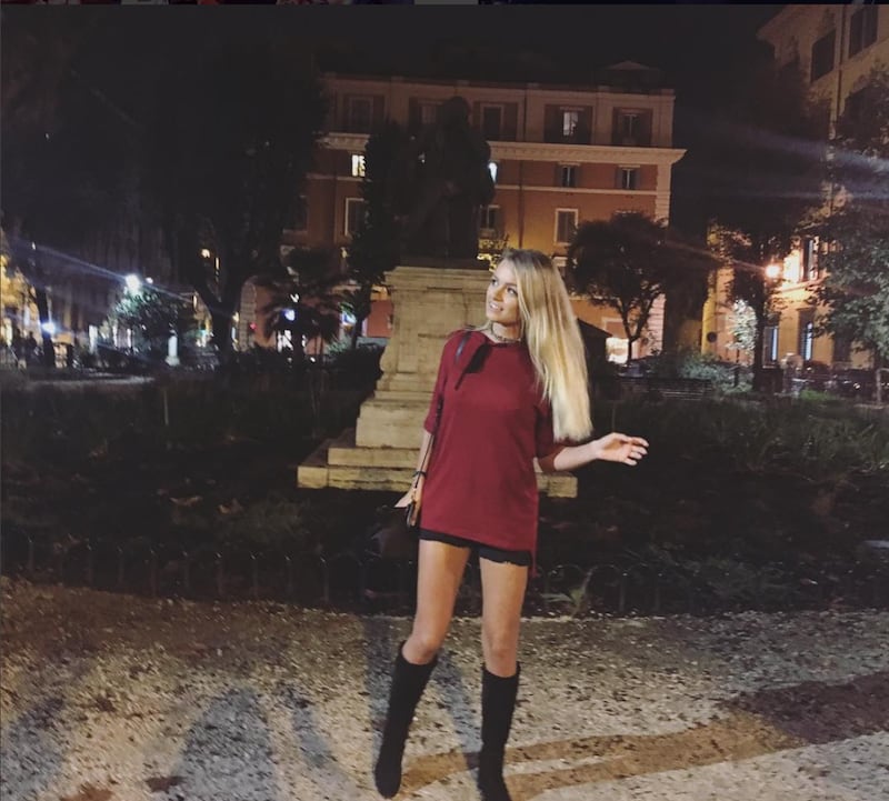Mercedesz Henger in bikini sulla neve 11