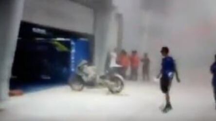 Motogp, la Suzuki di Rins prende fuoco. Paura ma nessuna conseguenza
