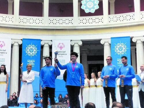 Atene, accesa torcia di Special Olympics