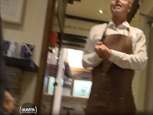 "Ha preso la cassa e li ha lasciati lì". Crans-Montana, la testimonianza choc sulla titolare in fuga