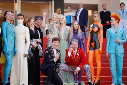 Nicole Kidman ed Elle Fanning sul red carpet di Cannes 11