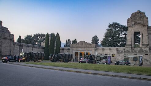 Per spostare le salme dal cimitero di Bergamo arriva l'esercito 4