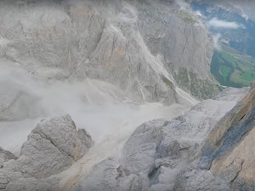 Tragedia in Val Badia, base jumper lombardo muore dopo un lancio dal Piz da Lech