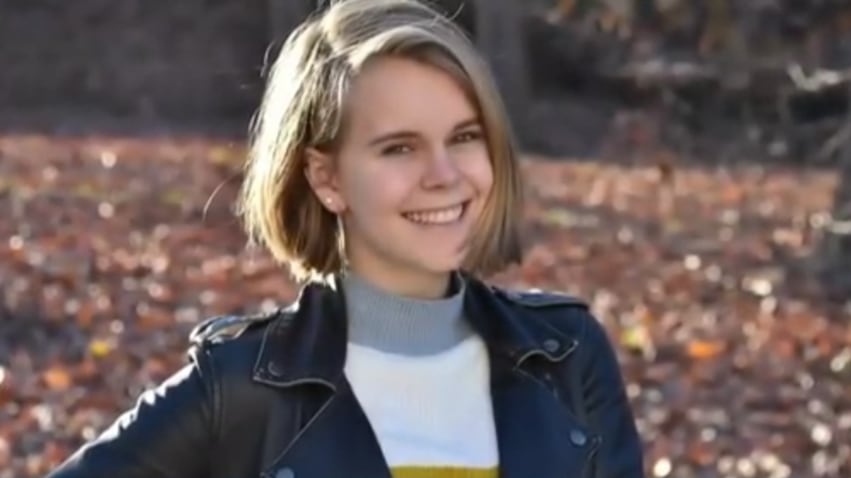 Studentessa accoltellata fuori dal campus: l'assassino ha 13 anni
