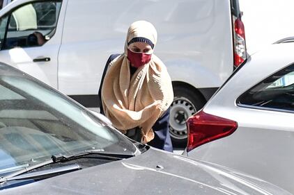 Silvia Romano, prima uscita pubblica dopo la quarantena 9