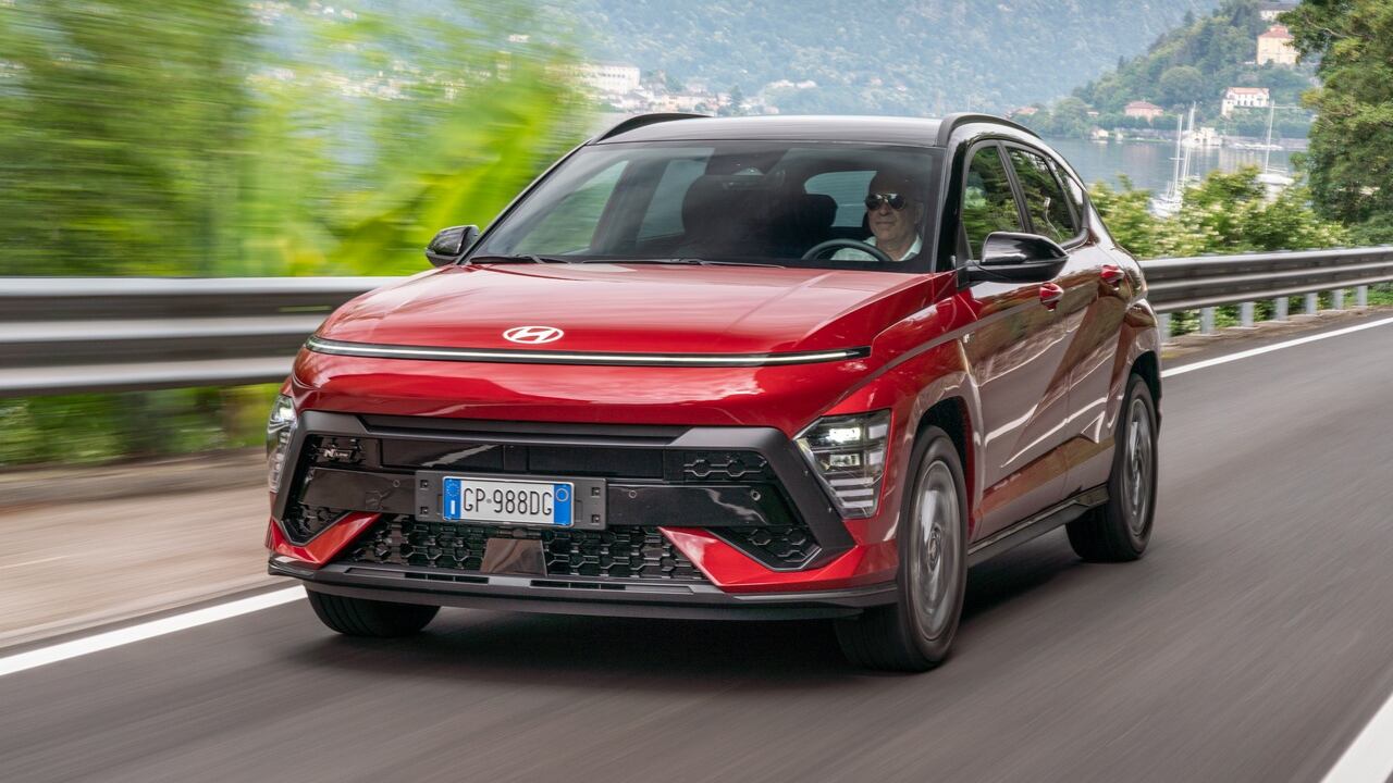 Nuova Hyundai Kona 2023: primo contatto su strada, motori, dotazione e prezzo