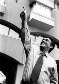 È morto a 94 anni Emilio Fede. Il giornalista si è spento dopo una lunga malattia a Milano. 1