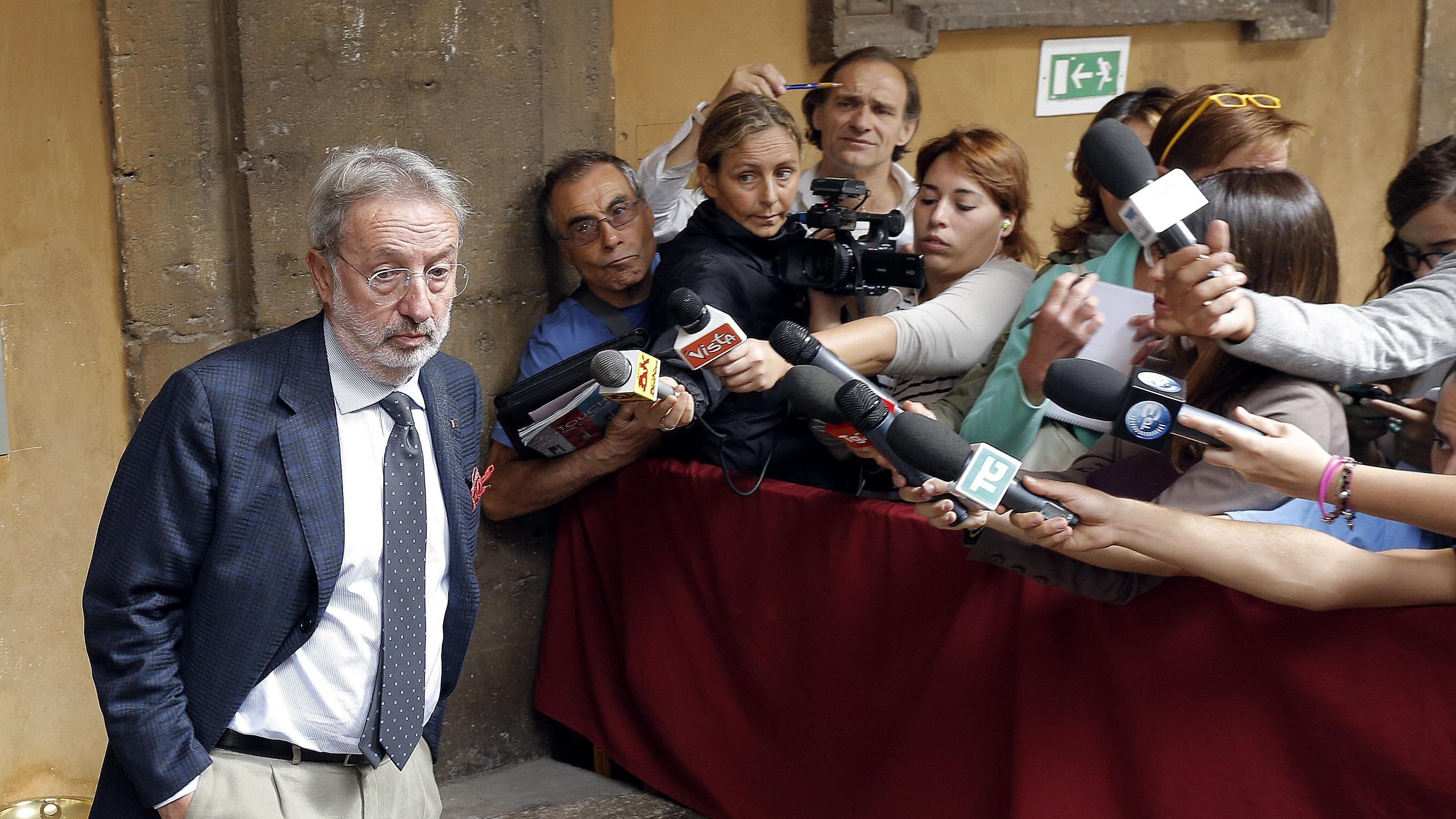 Spunta il lodo Buemi: "Berlusconi decada dopo l'interdizione"