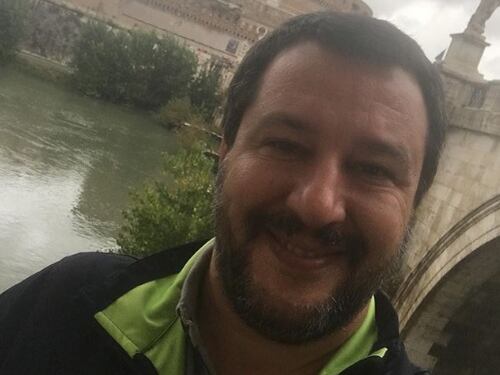 La domenica di Matteo Salvini? Musica, pane e salame