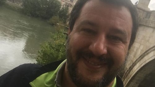 La domenica di Matteo Salvini? Musica, pane e salame
