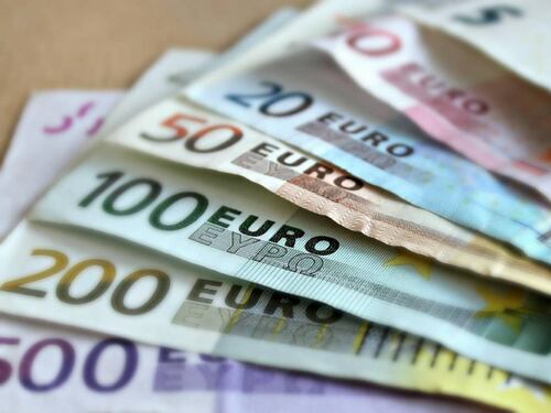 Milioni di euro triturati per errore coi rifiuti. È giallo su chi li abbia nascosti