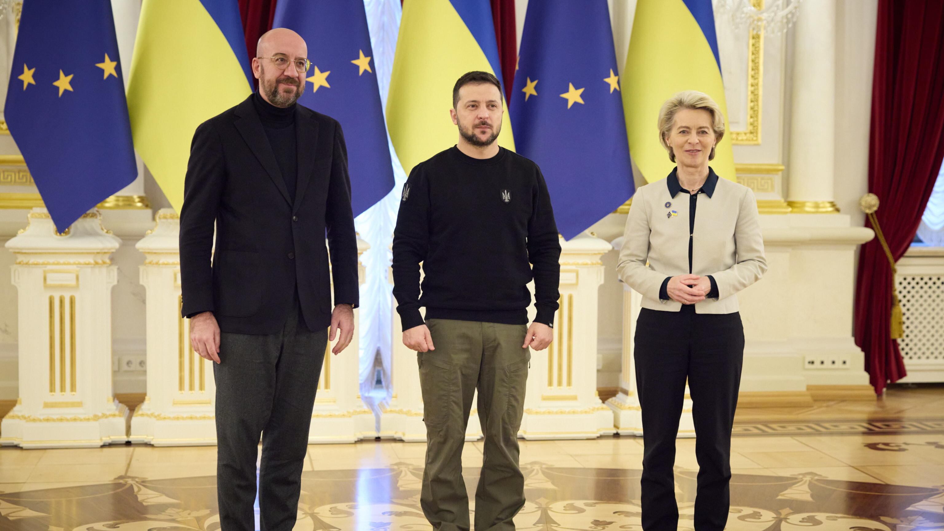 A Kiev summit tra le bombe. L'Ucraina pronta per l'Ue (che ora promette altri aiuti)
